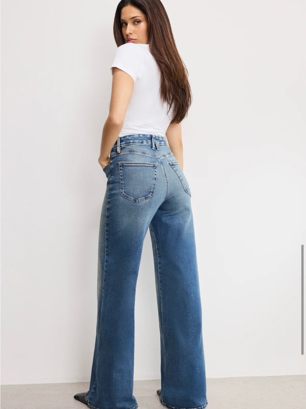 Good American High-Rise Wide Leg Jeans in Medium Blue Wash - Picture 4 of 6